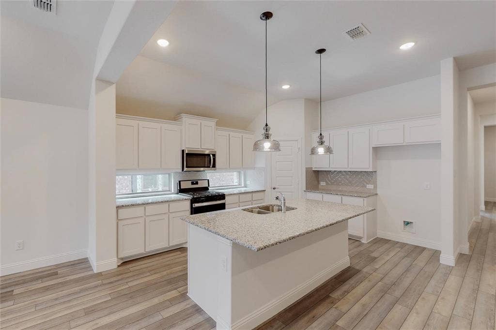 272 Tallgrass Drive, Lavon, TX 75166 272 Tallgrass Drive, Lavon, TX 75166