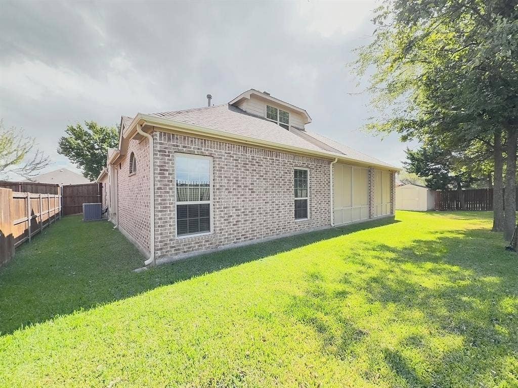 717 Keswick Drive, DeSoto, TX 75115