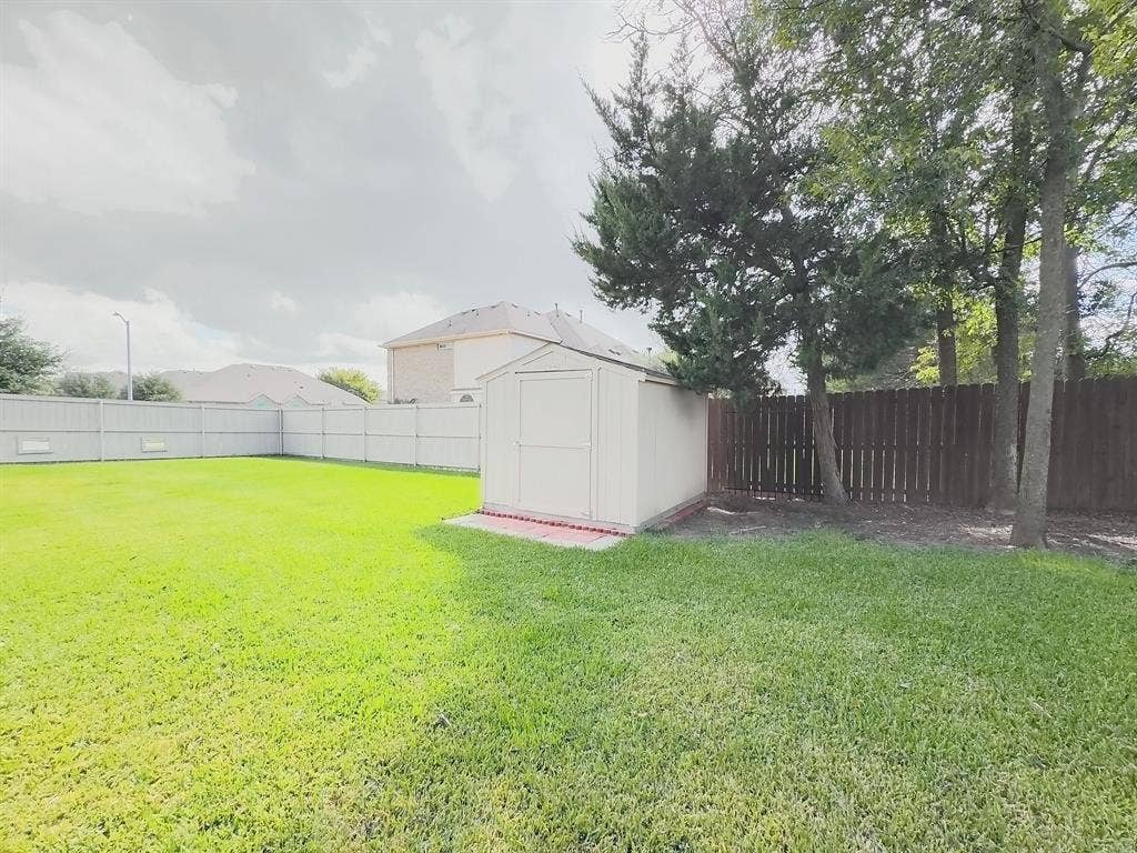 717 Keswick Drive, DeSoto, TX 75115