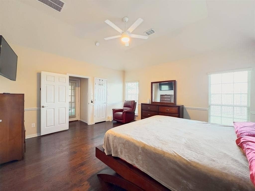 717 Keswick Drive, DeSoto, TX 75115