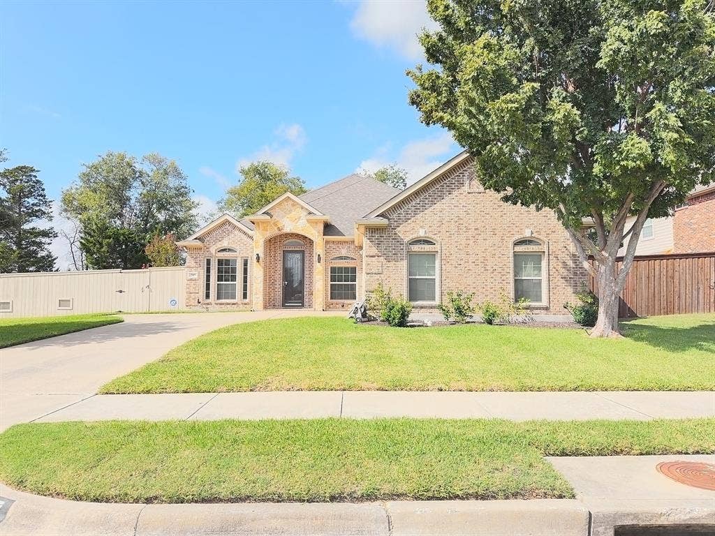 717 Keswick Drive, DeSoto, TX 75115