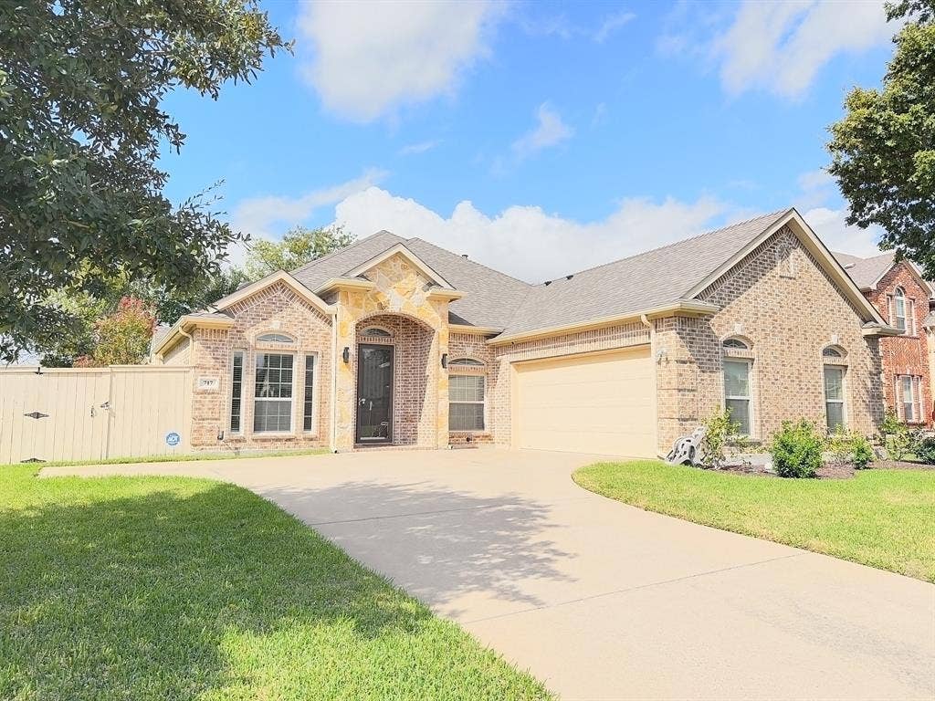 717 Keswick Drive, DeSoto, TX 75115