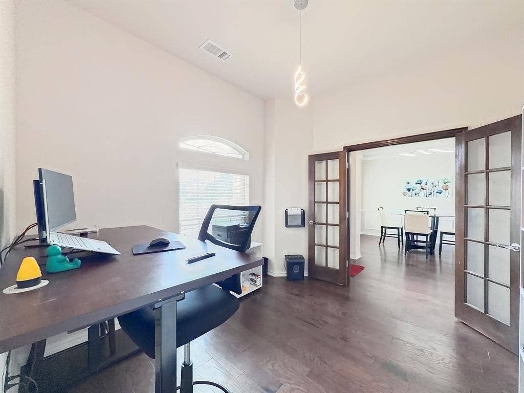 717 Keswick Drive, DeSoto, TX 75115