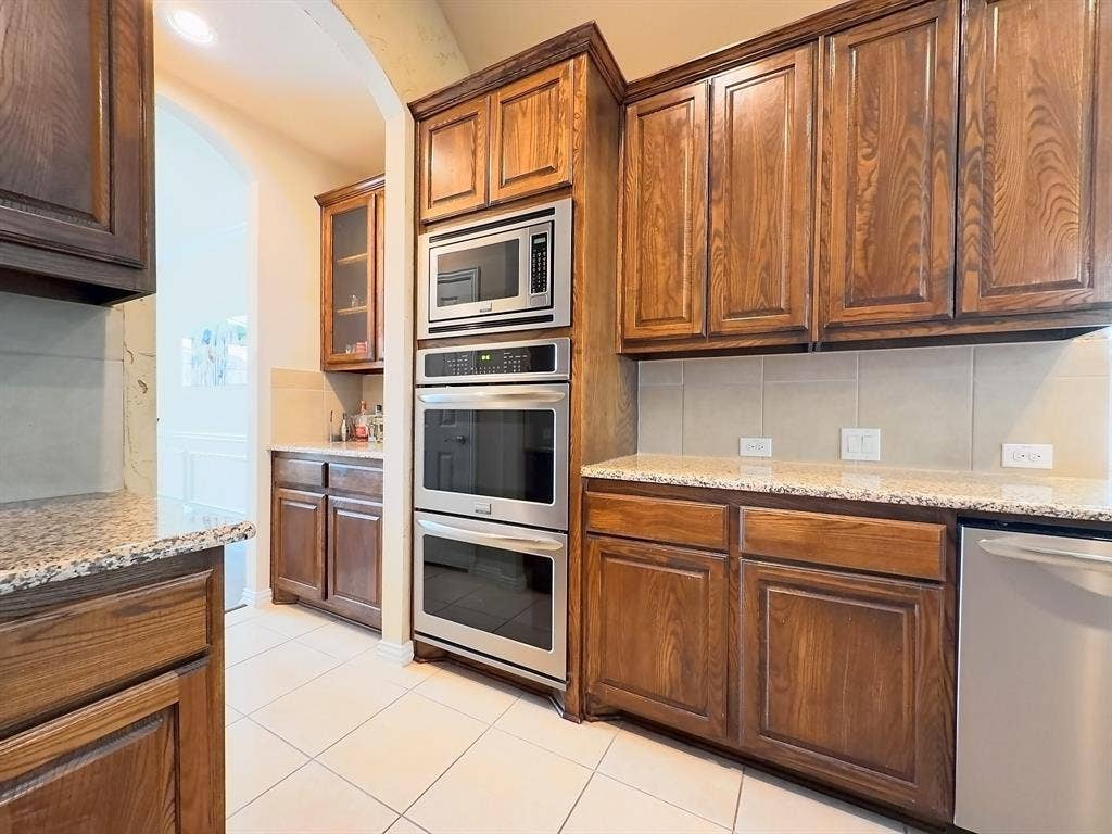 717 Keswick Drive, DeSoto, TX 75115