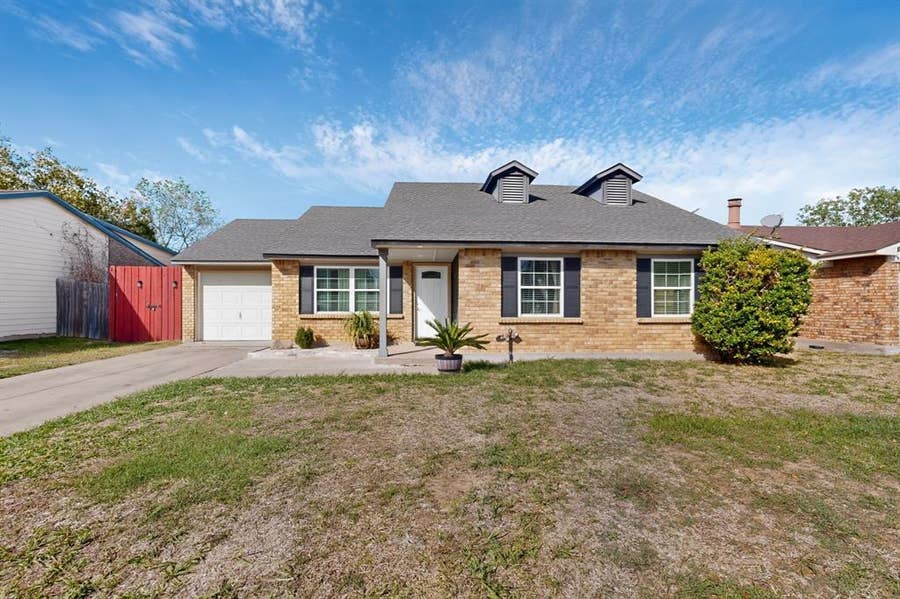 Property photo for 6937 Misty Glen Court, Fort Worth, TX