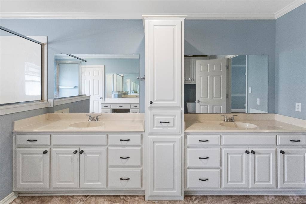 5795 Spillane Street, Nevada, TX 75173 Primary bathroom