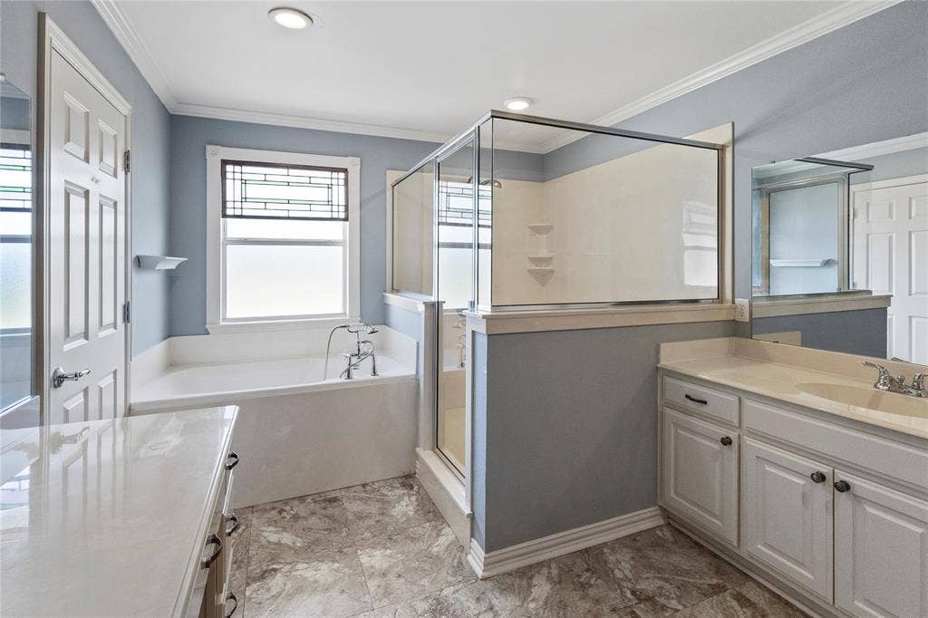 5795 Spillane Street, Nevada, TX 75173 Primary bathroom