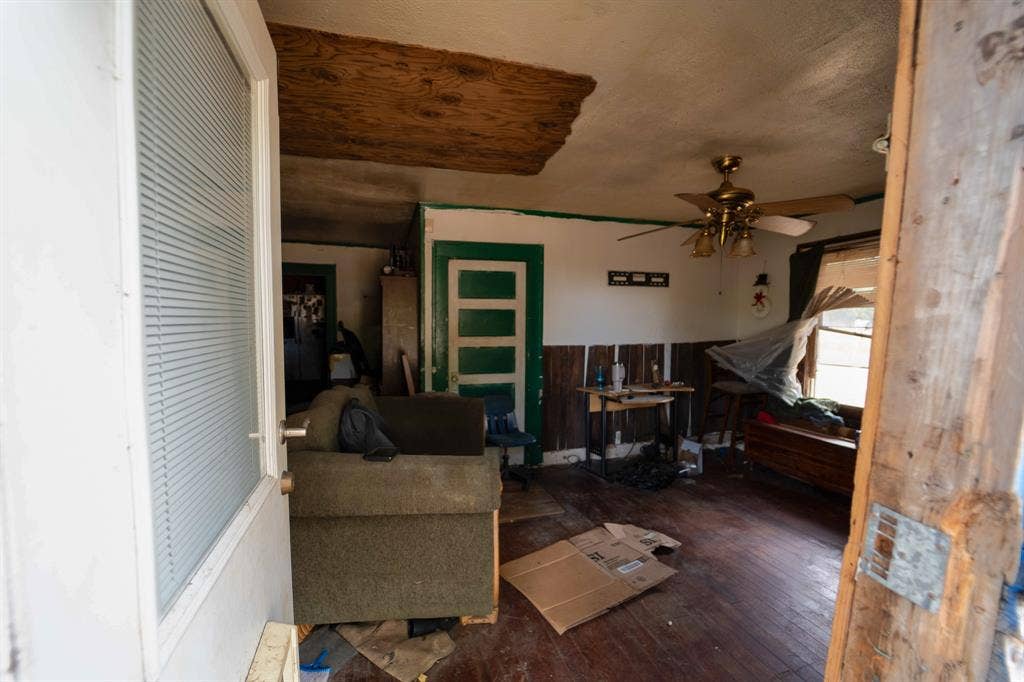 304 Lawrence Street, Talco, TX 75487