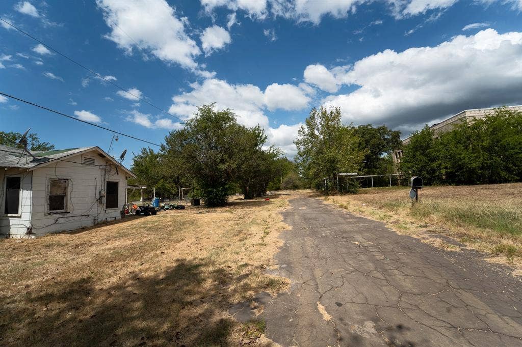 304 Lawrence Street, Talco, TX 75487