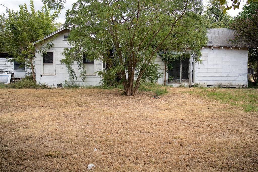 304 Lawrence Street, Talco, TX 75487