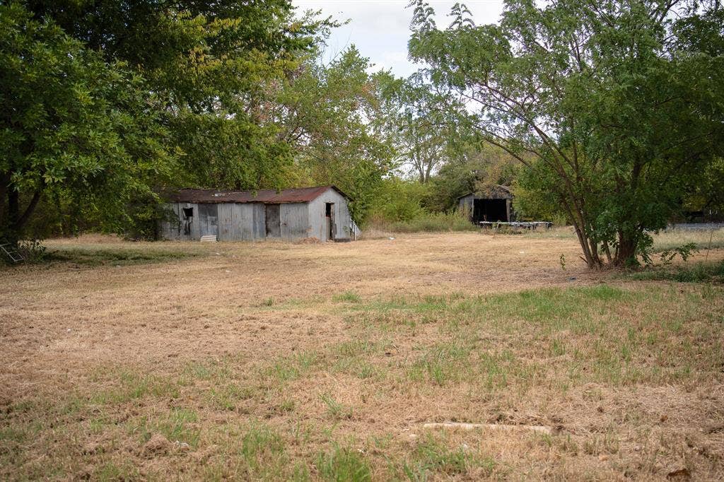 304 Lawrence Street, Talco, TX 75487