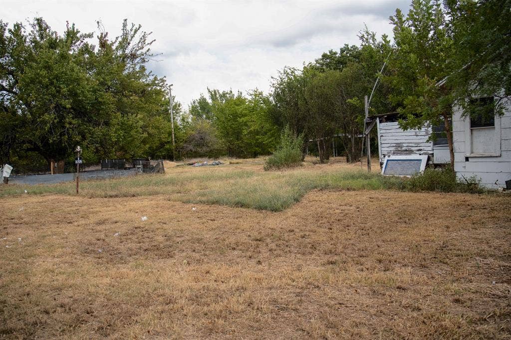 304 Lawrence Street, Talco, TX 75487