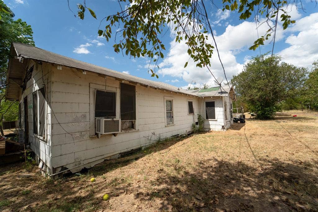 304 Lawrence Street, Talco, TX 75487