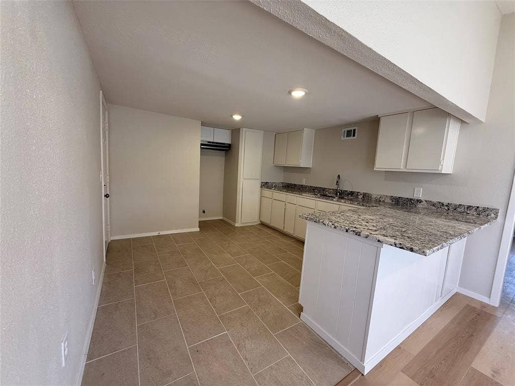 Door to back through kitchen