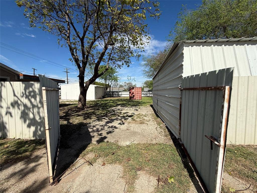 Metal gate entry to backyard