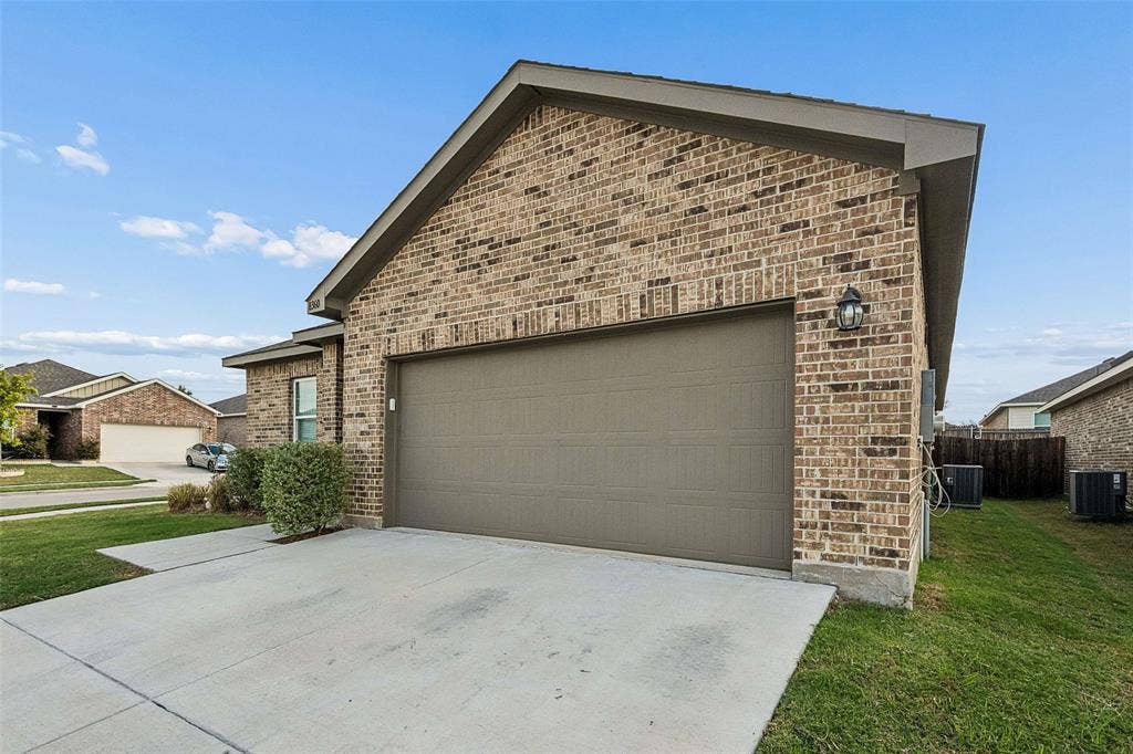 8360 Stovepipe Drive, Fort Worth, TX 76179