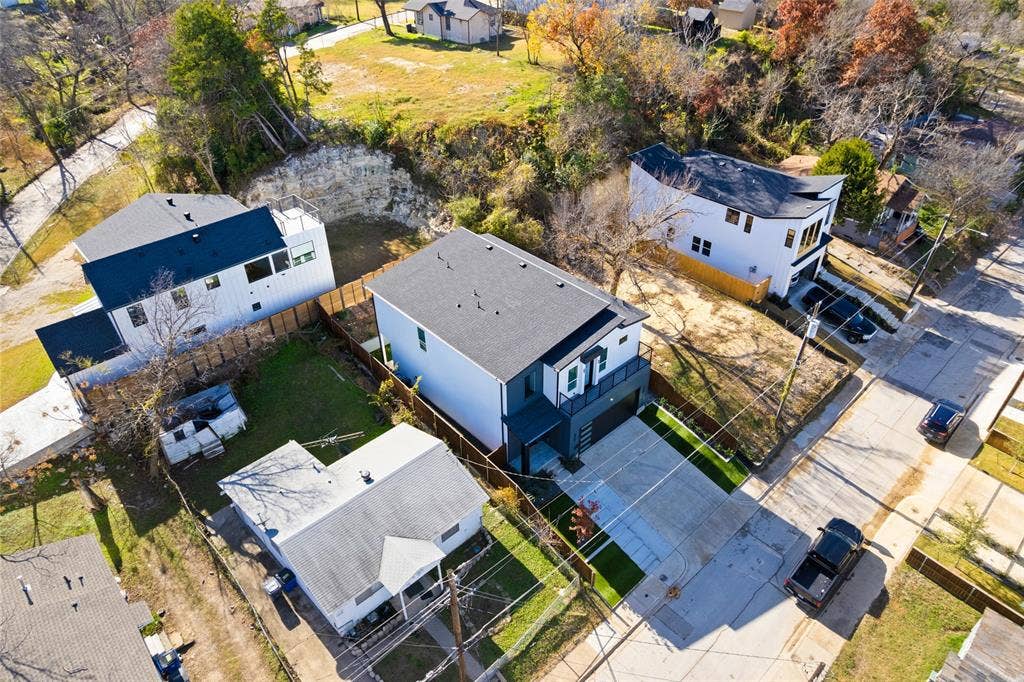 1320 Compton Street, Dallas, TX 75203