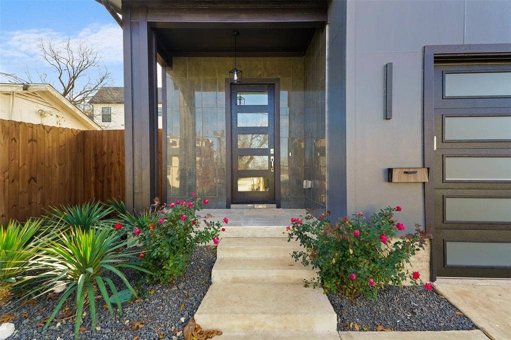 1320 Compton Street, Dallas, TX 75203