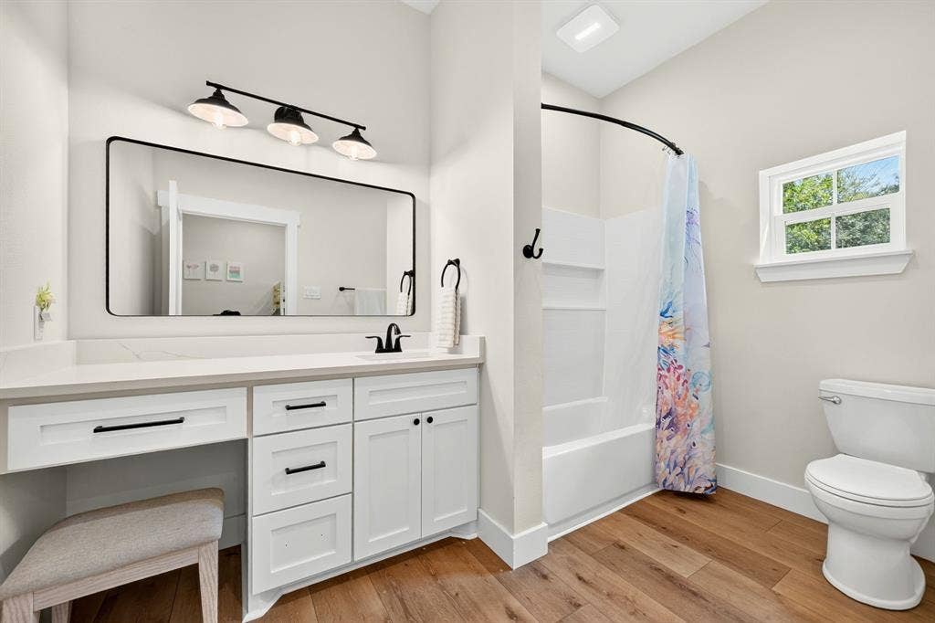 419 US Highway 175 W, Eustace, TX 75124 Bedroom #2's Bathroom