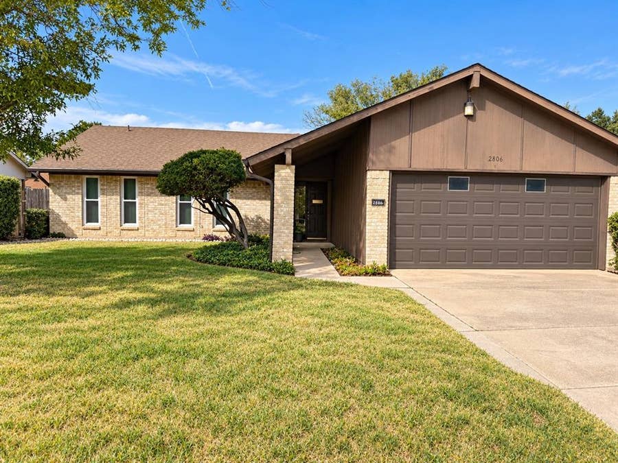 Property photo for 2806 Arcadia Lane, Carrollton, TX