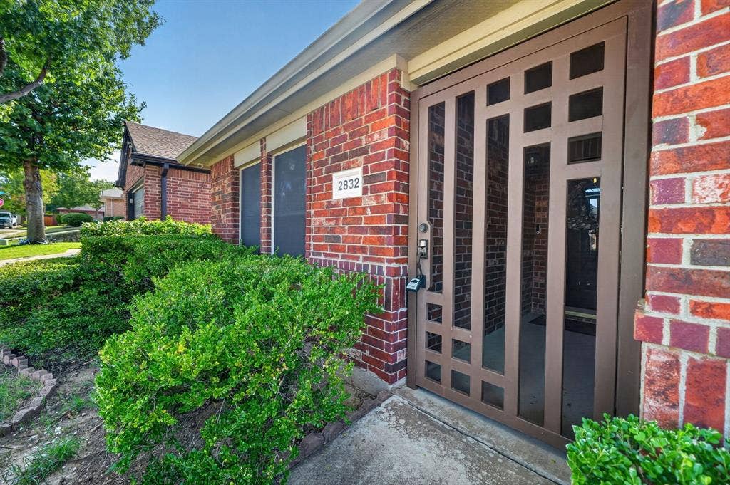 2832 Trailhouse Drive, Dallas, TX 75237