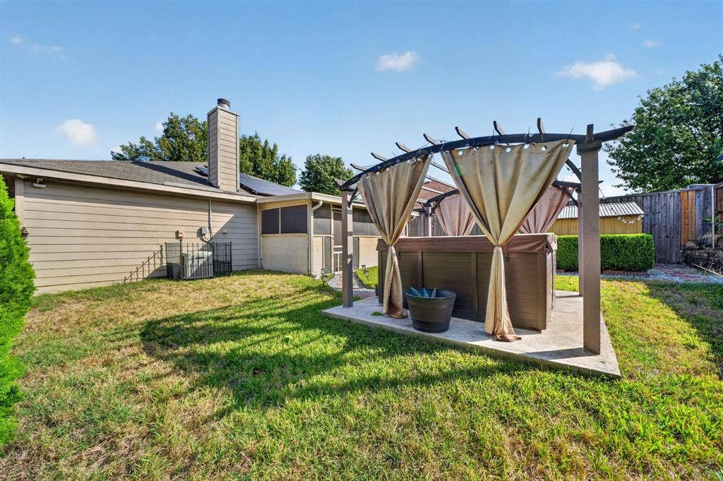 2832 Trailhouse Drive, Dallas, TX 75237