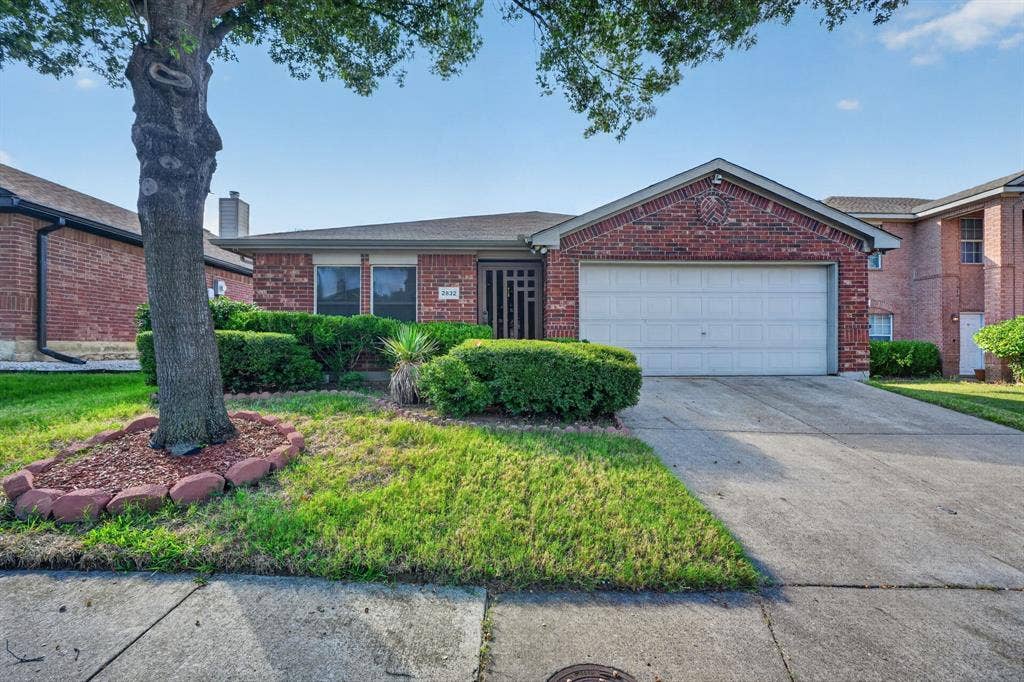 2832 Trailhouse Drive, Dallas, TX 75237