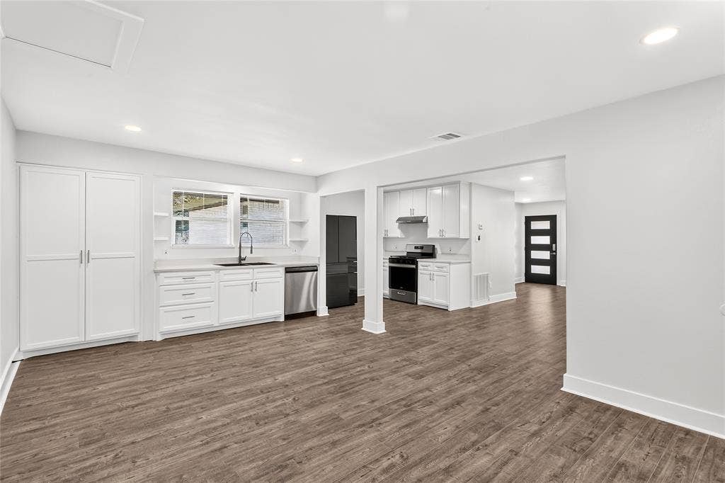 8949 Shorelark Drive, Dallas, TX 75217