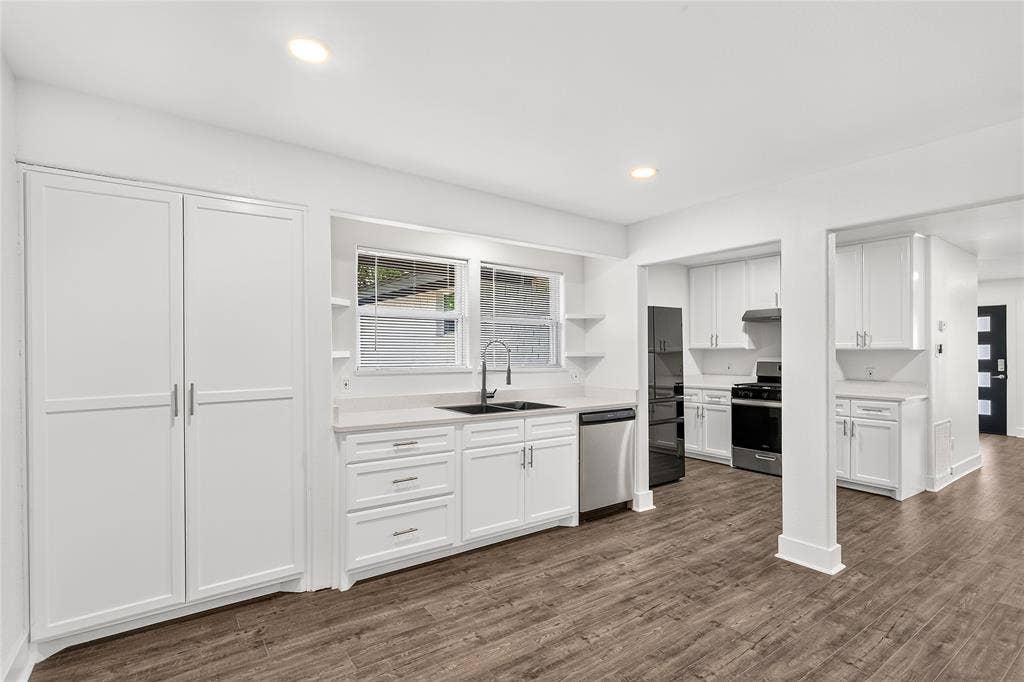 8949 Shorelark Drive, Dallas, TX 75217