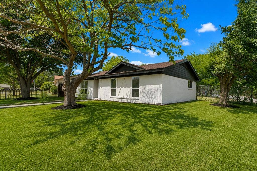 8949 Shorelark Drive, Dallas, TX 75217