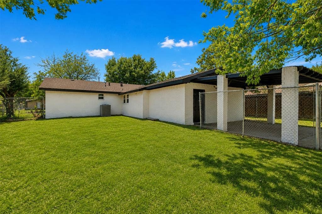 8949 Shorelark Drive, Dallas, TX 75217