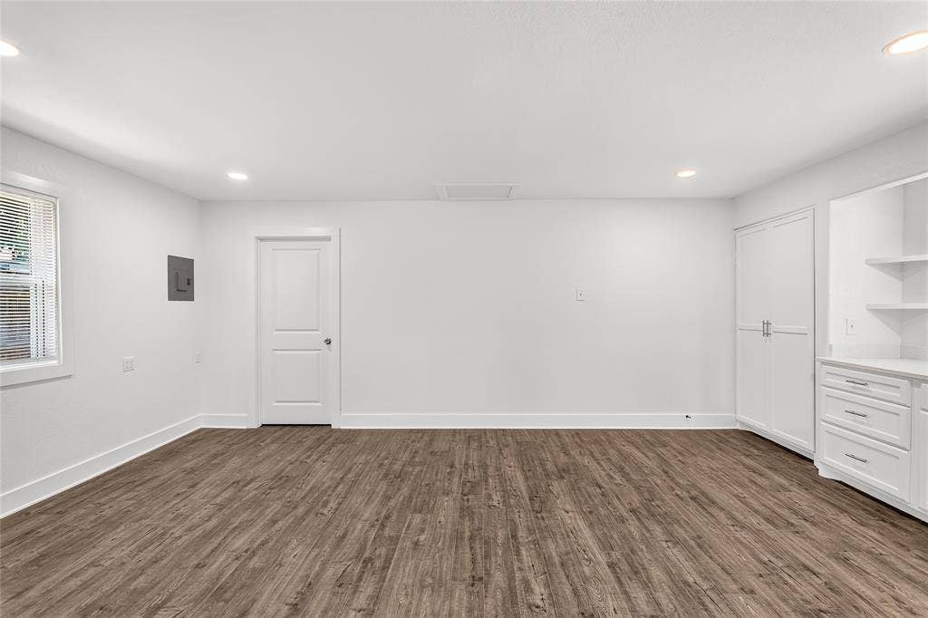 8949 Shorelark Drive, Dallas, TX 75217