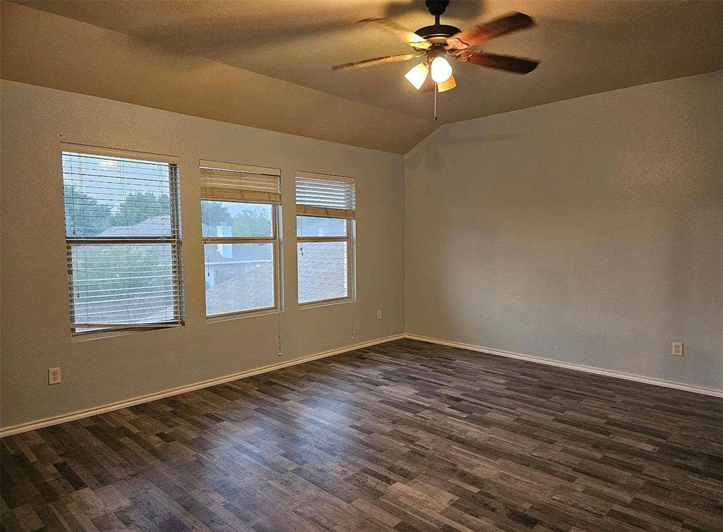 702 Locustberry Drive, Red Oak, TX 75154