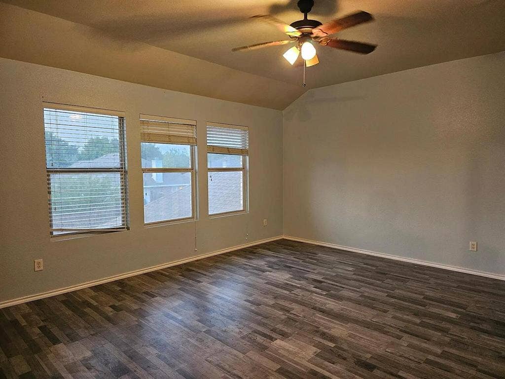702 Locustberry Drive, Red Oak, TX 75154