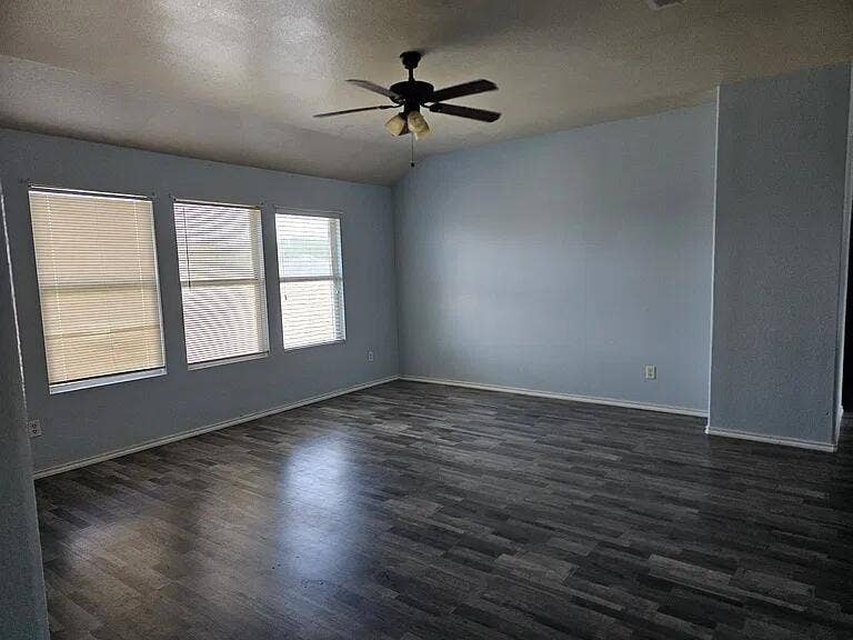 702 Locustberry Drive, Red Oak, TX 75154