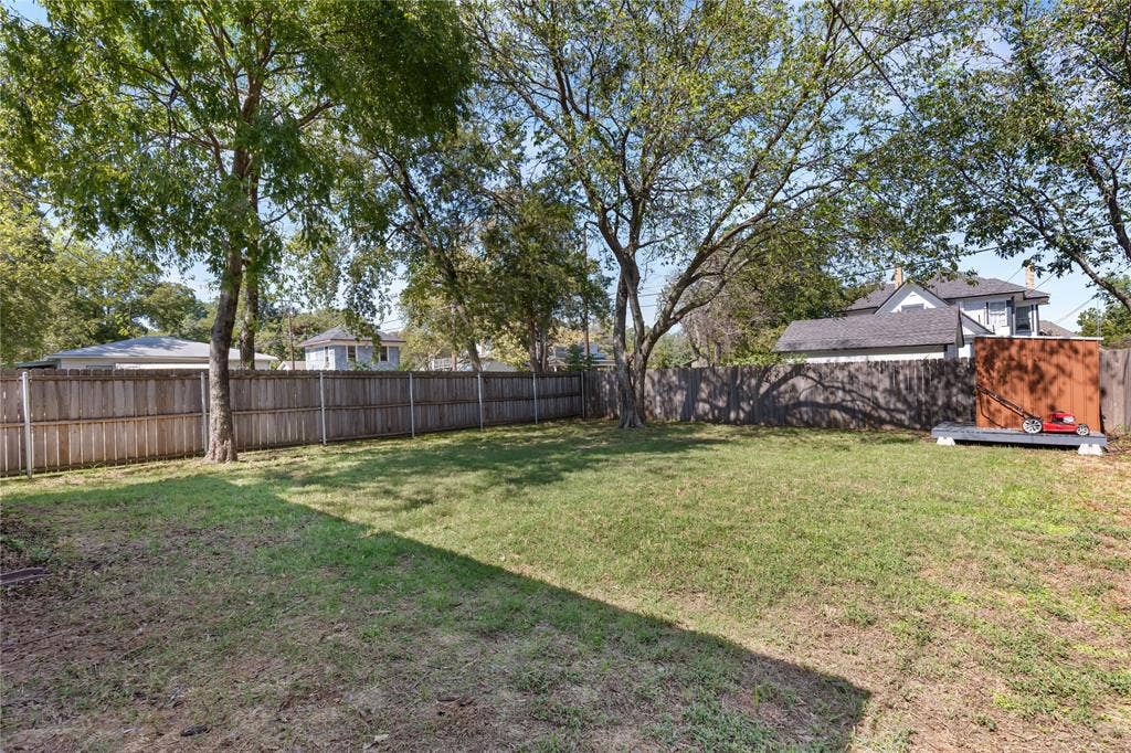 1031 W Gandy Street, Denison, TX 75020