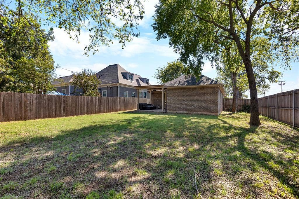 1031 W Gandy Street, Denison, TX 75020