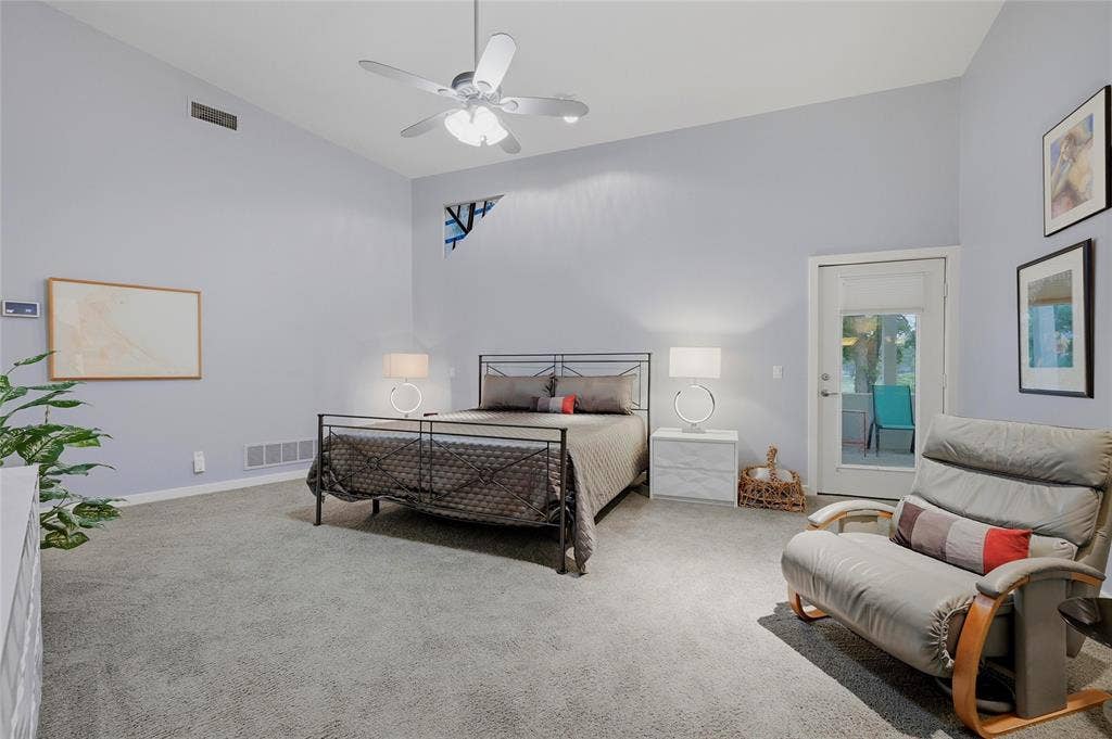 316 Comanche Drive, Lake Kiowa, TX 76240