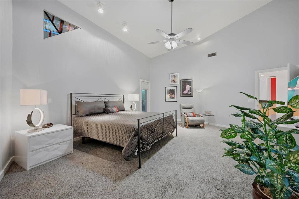 316 Comanche Drive, Lake Kiowa, TX 76240