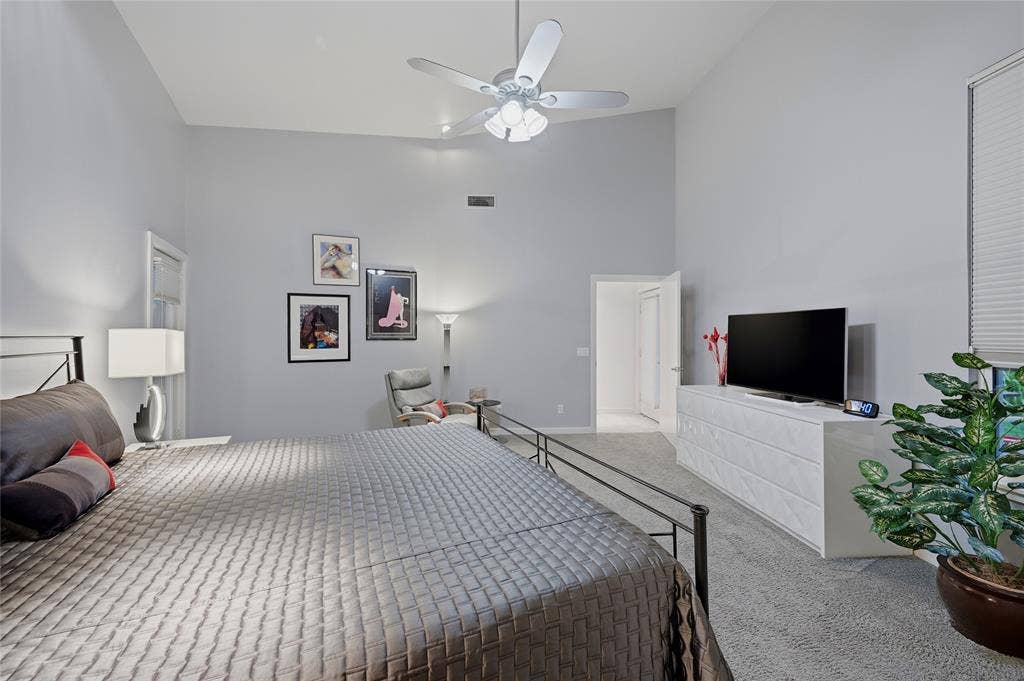 316 Comanche Drive, Lake Kiowa, TX 76240