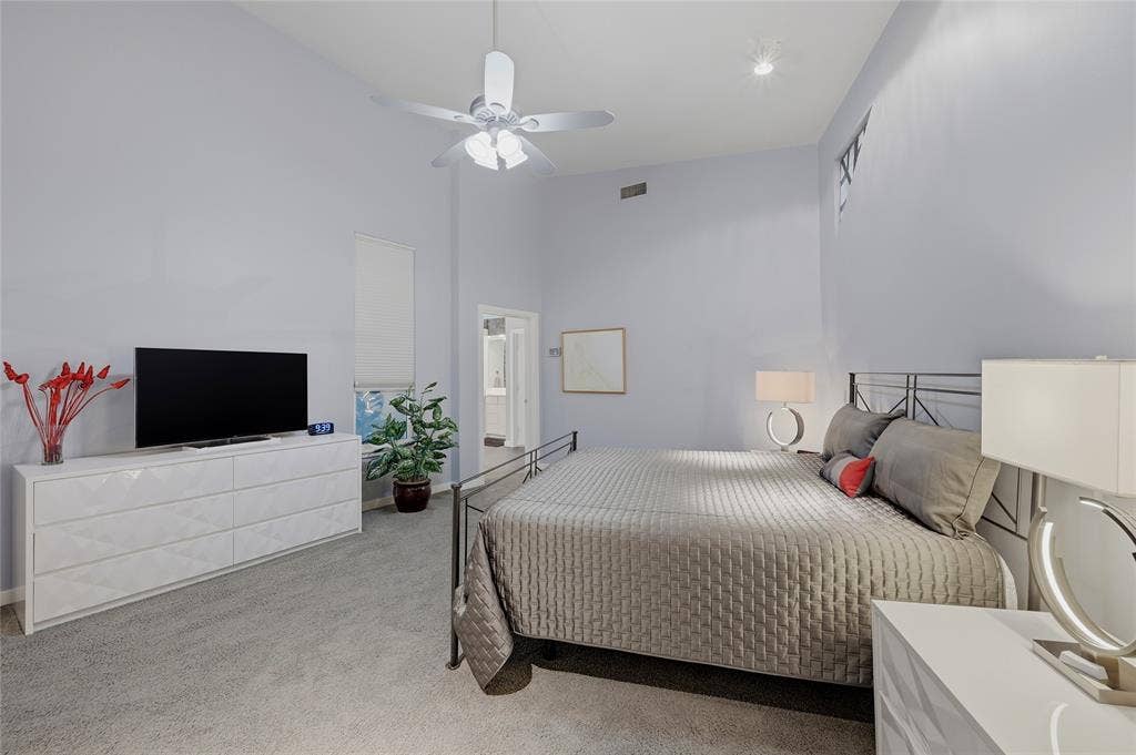 316 Comanche Drive, Lake Kiowa, TX 76240