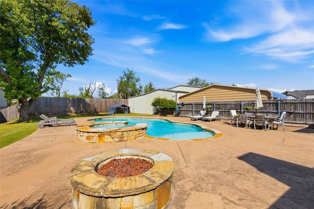 910 W Highway 67, Alvarado, TX 76009