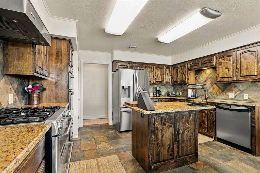 910 W Highway 67, Alvarado, TX 76009