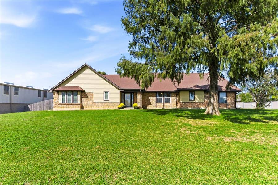 Property photo for 910 W Highway 67, Alvarado, TX