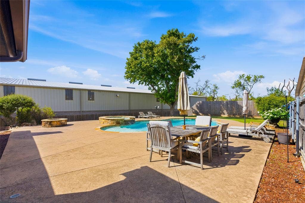 910 W Highway 67, Alvarado, TX 76009