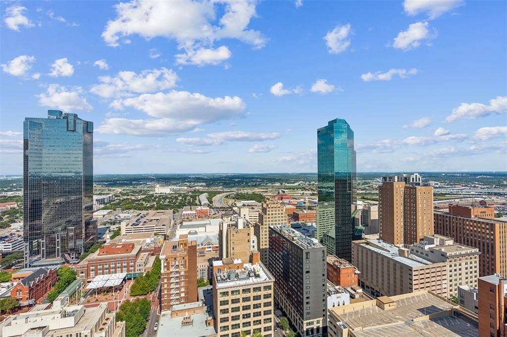 500 Throckmorton Street, #2702, Fort Worth, TX 76102 Elevated urban skyline featuring diverse architectural styles, high-rise glass structures, and expansive metropolitan density