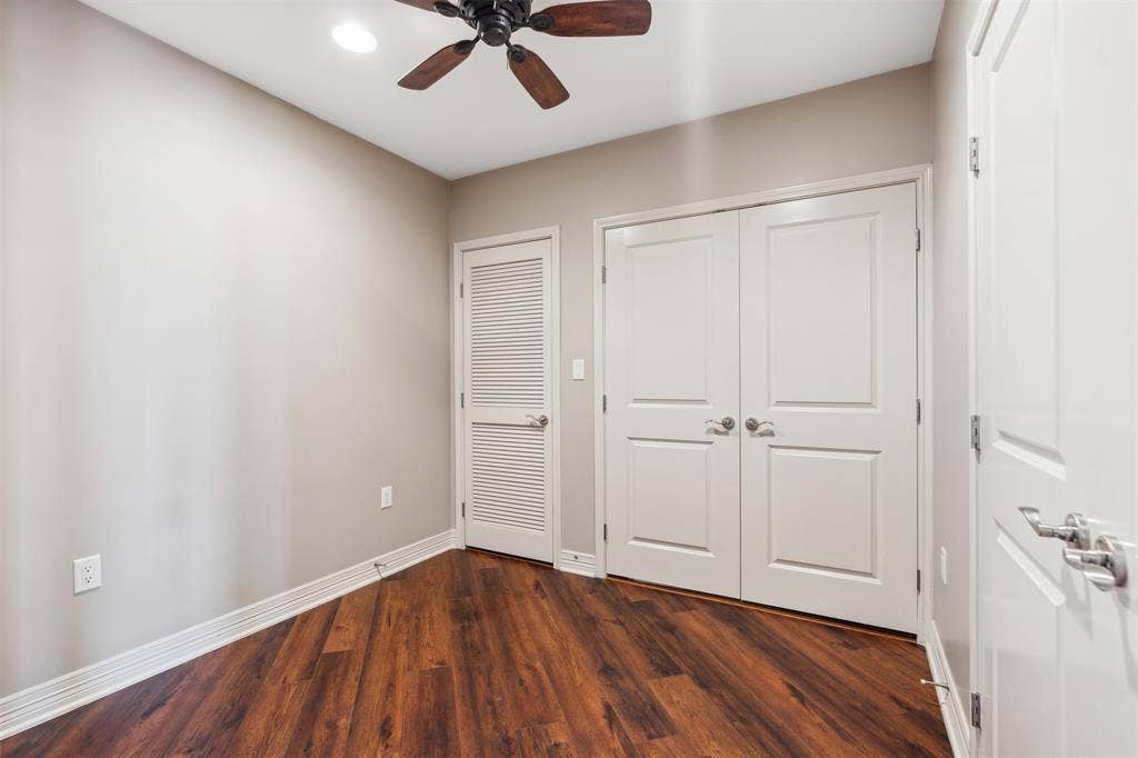 500 Throckmorton Street, #2702, Fort Worth, TX 76102 Room featuring wood-finish flooring, recessed lighting, ceiling fan, louvered closet door, and dual-panel interior doors