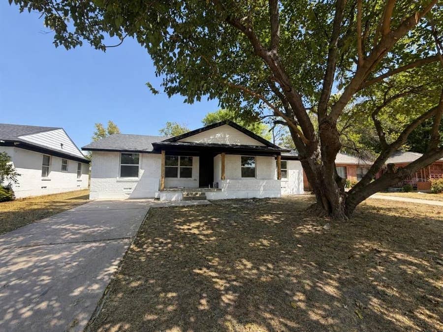 Property photo for 1241 E Pentagon Parkway, Dallas, TX