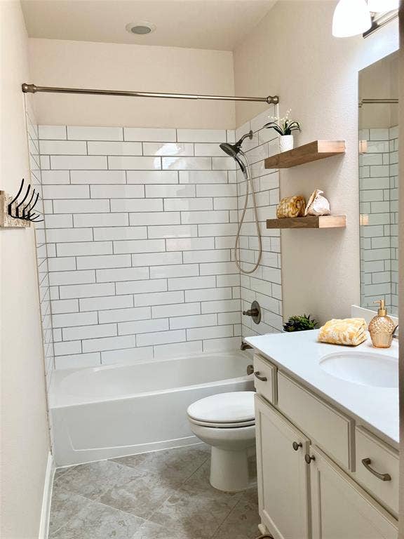 Modern, light-filled, like-new bath