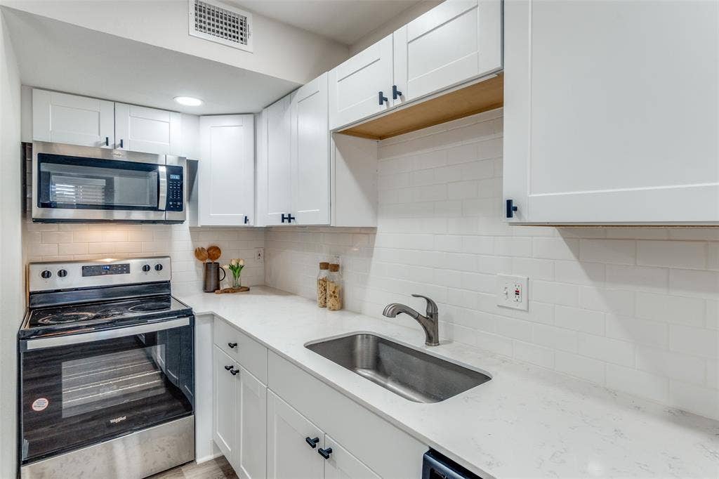 10211 Regal Oaks Drive, #120, Dallas, TX 75230